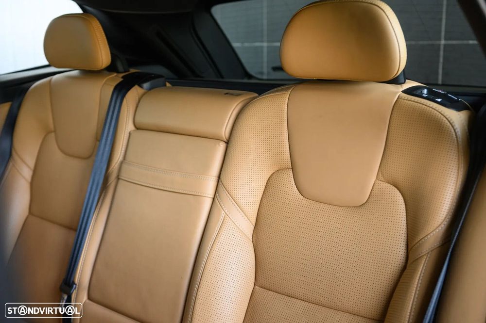 Volvo XC 60 2.0 D4 Inscription AWD Geartronic - 32