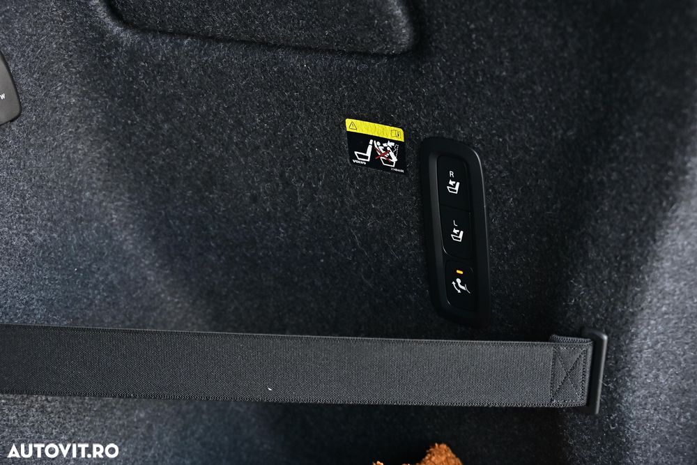 Volvo XC 40 D4 AWD Geartronic R-Design - 23