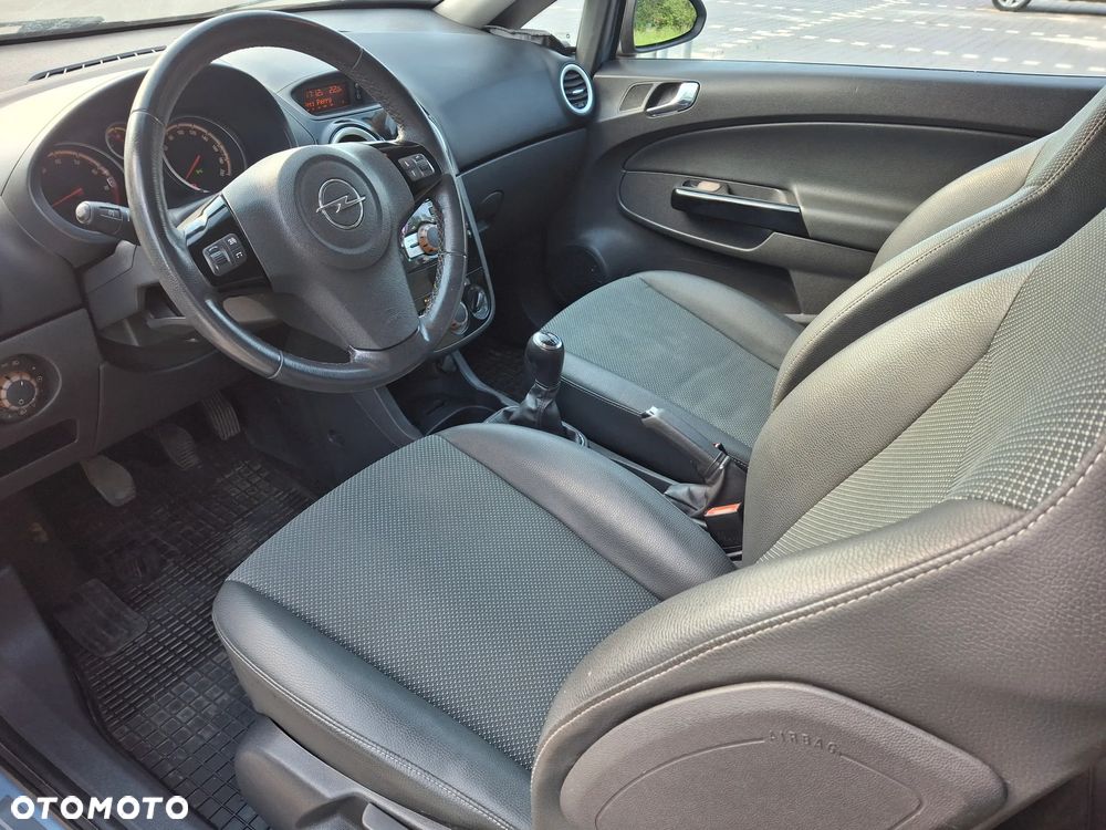 Opel Corsa 1.4 16V Cosmo - 14