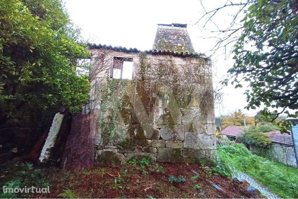 Moradia de grandes áreas, em granito, para restaurar, em Carvalhais, S - Grande imagem: 4/14