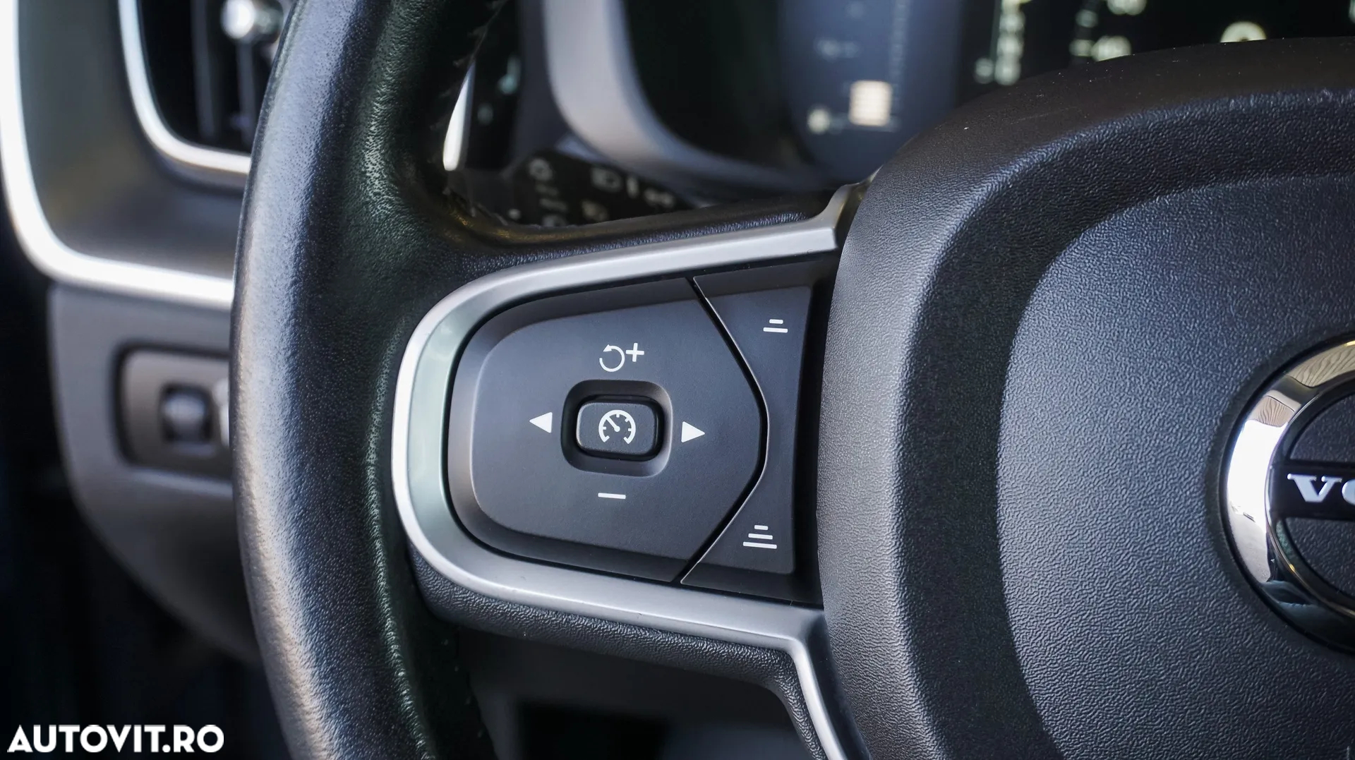 Volvo XC 60 D4 AWD Geartronic Momentum - 18
