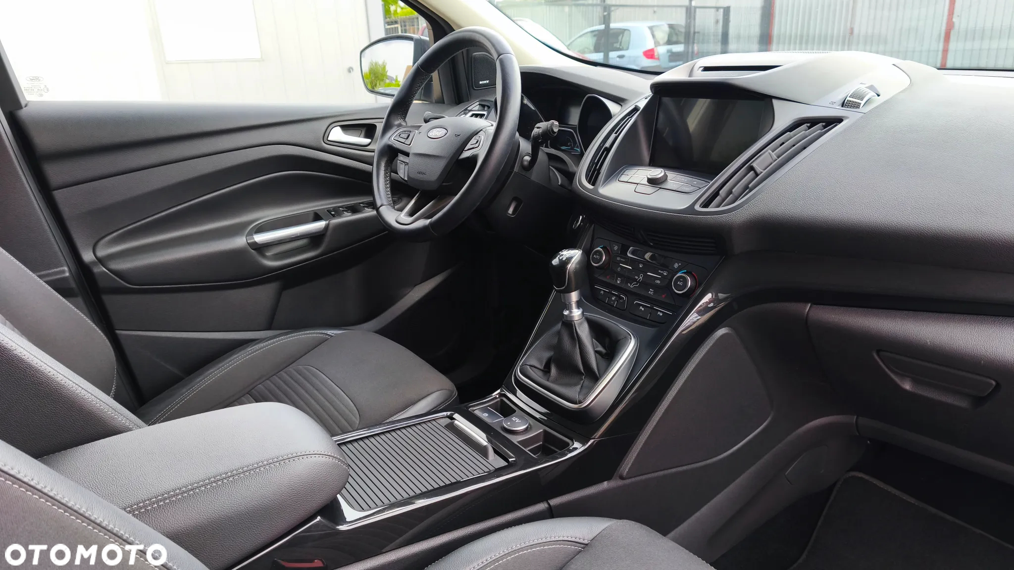 Ford Kuga 1.5 EcoBoost 2x4 Titanium - 25