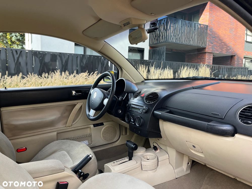 Volkswagen New Beetle - 12
