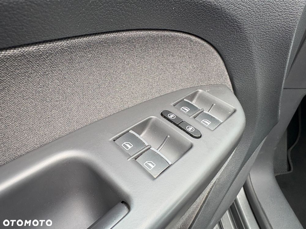 Volkswagen Touran 1.6 TDI DPF BlueMotion Technology Comfortline - 14