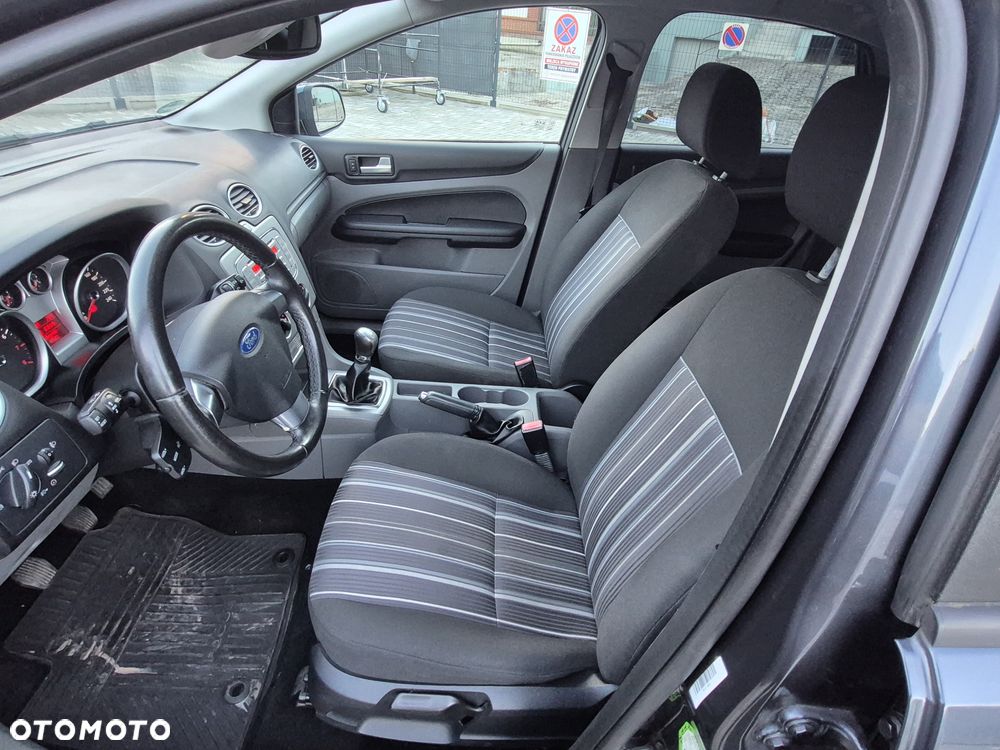 Ford Focus 1.6 16V Style - 24