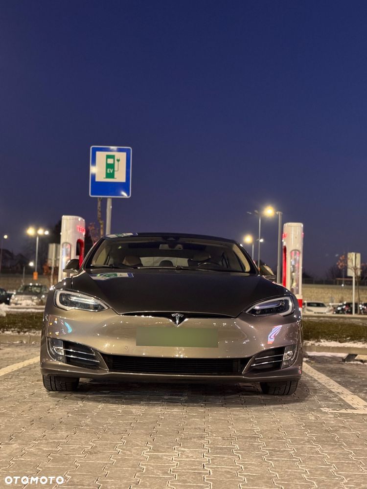Tesla Model S - 24