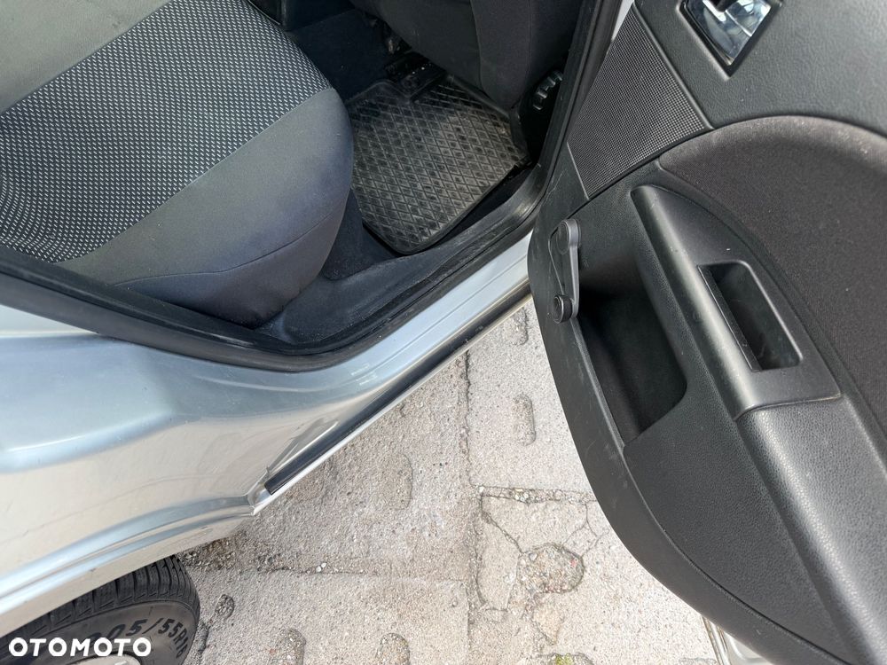 Ford Mondeo 2.0 Ghia - 17