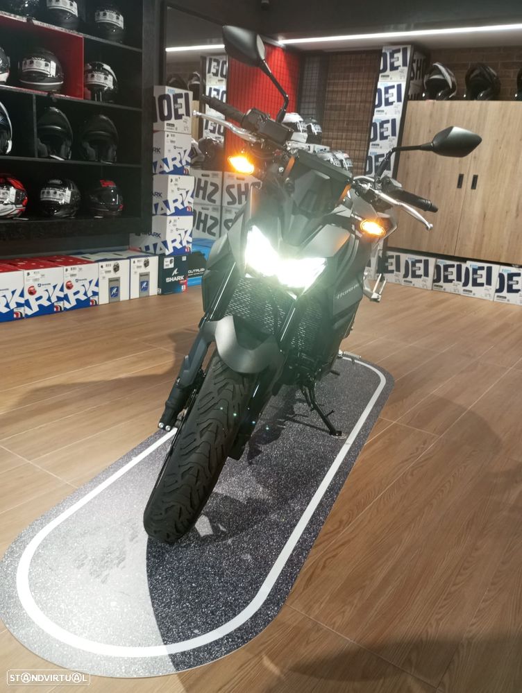 Honda CB 750 HORNET - 2