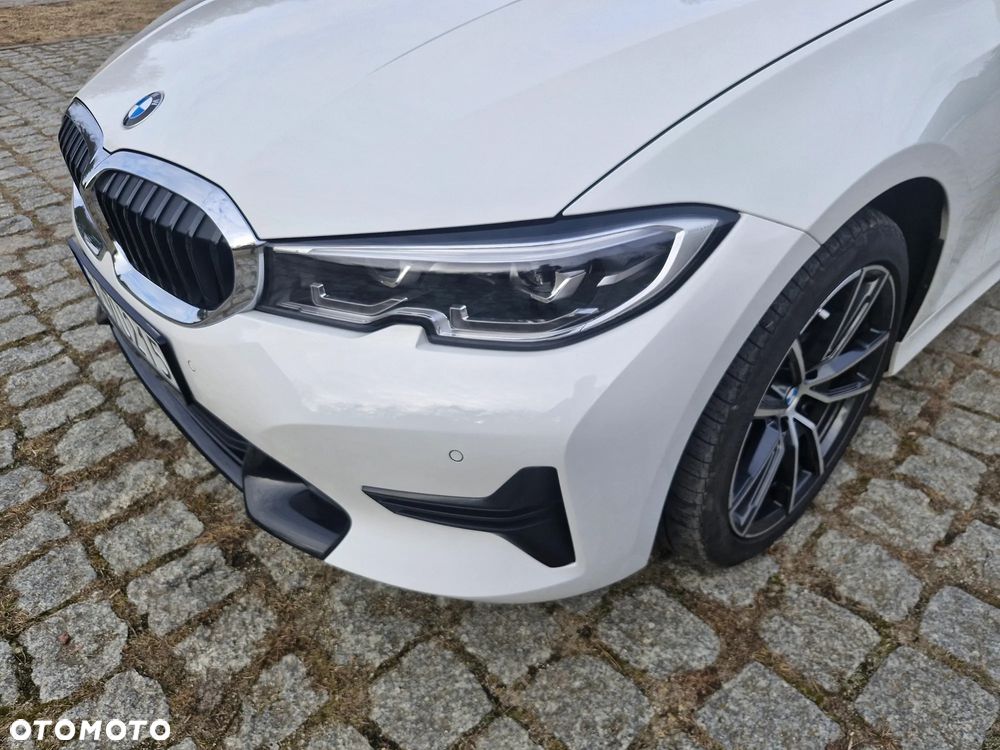BMW Seria 3 330i Sport Line - 10