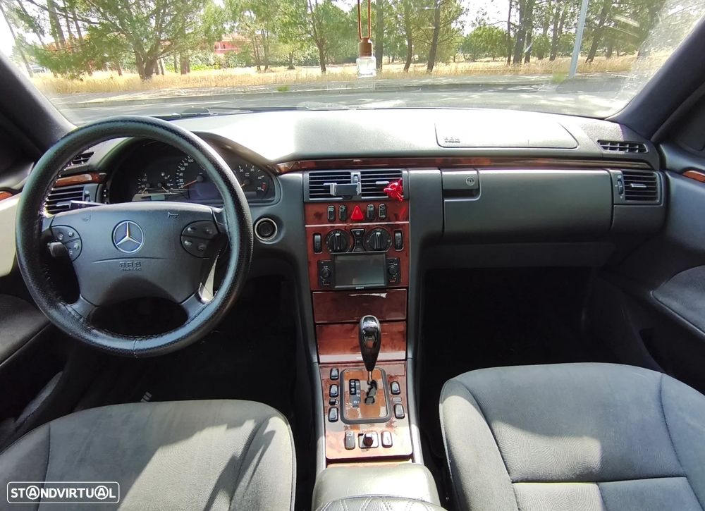 Mercedes-Benz E 220 - 5