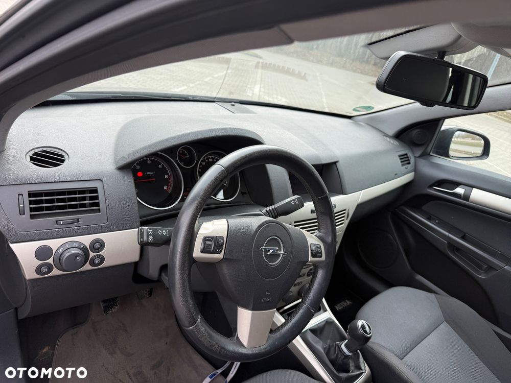 Opel Astra 1.9 CDTI DPF NAVI - 9