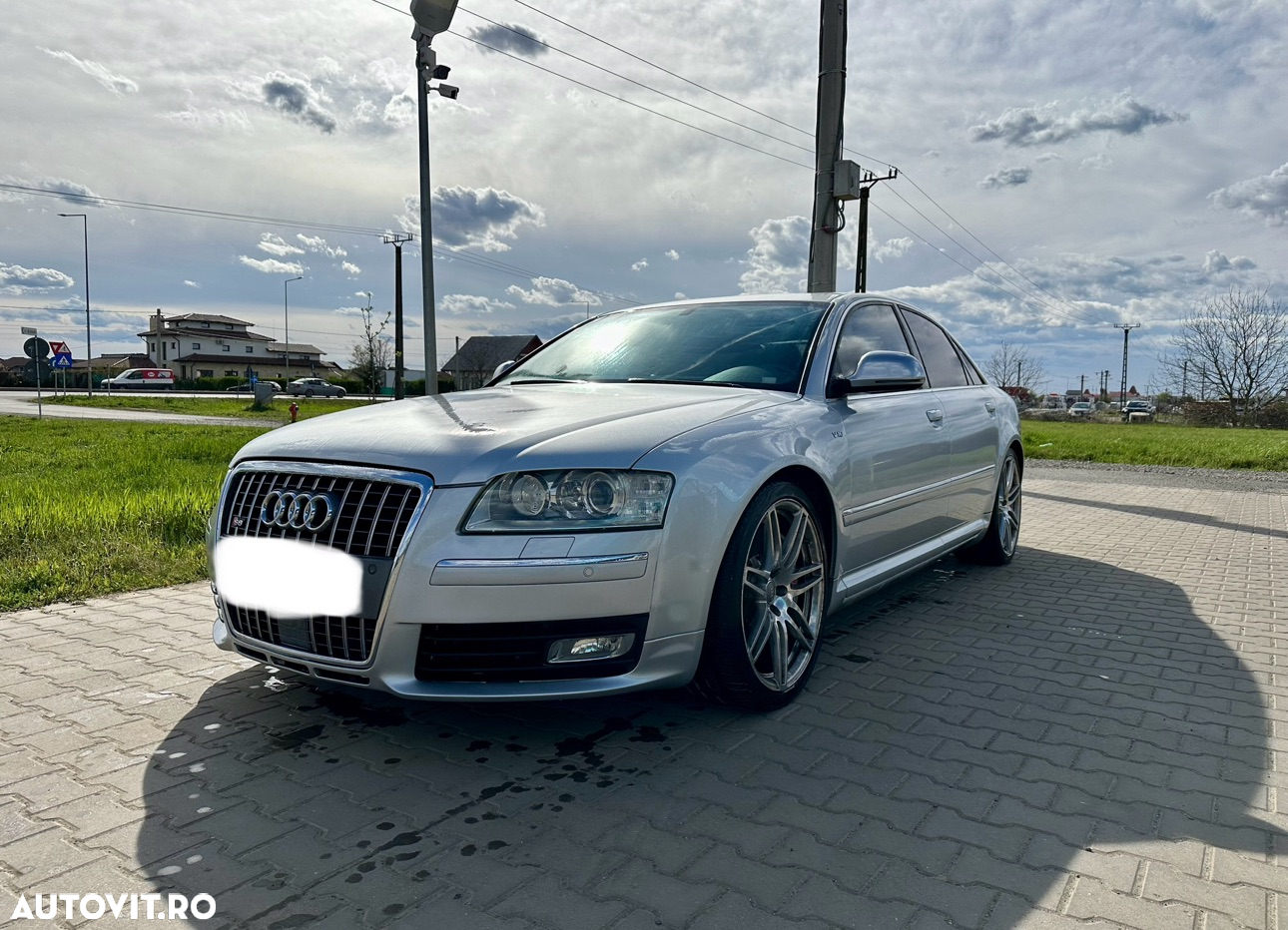 Audi S8 - 2