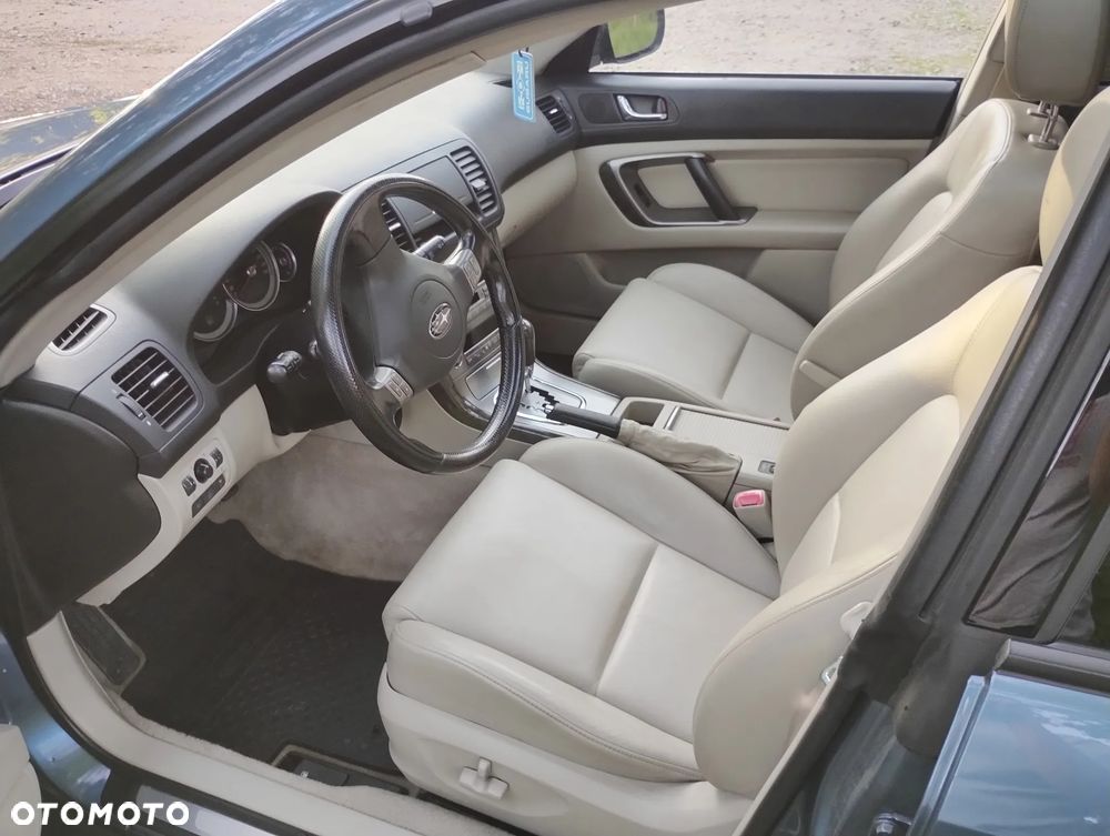 Subaru Outback 3.0 H6 - 16