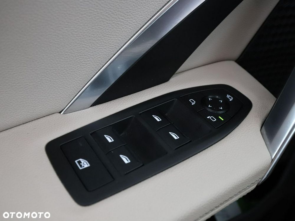 BMW iX1 xDrive30 xLine - 36