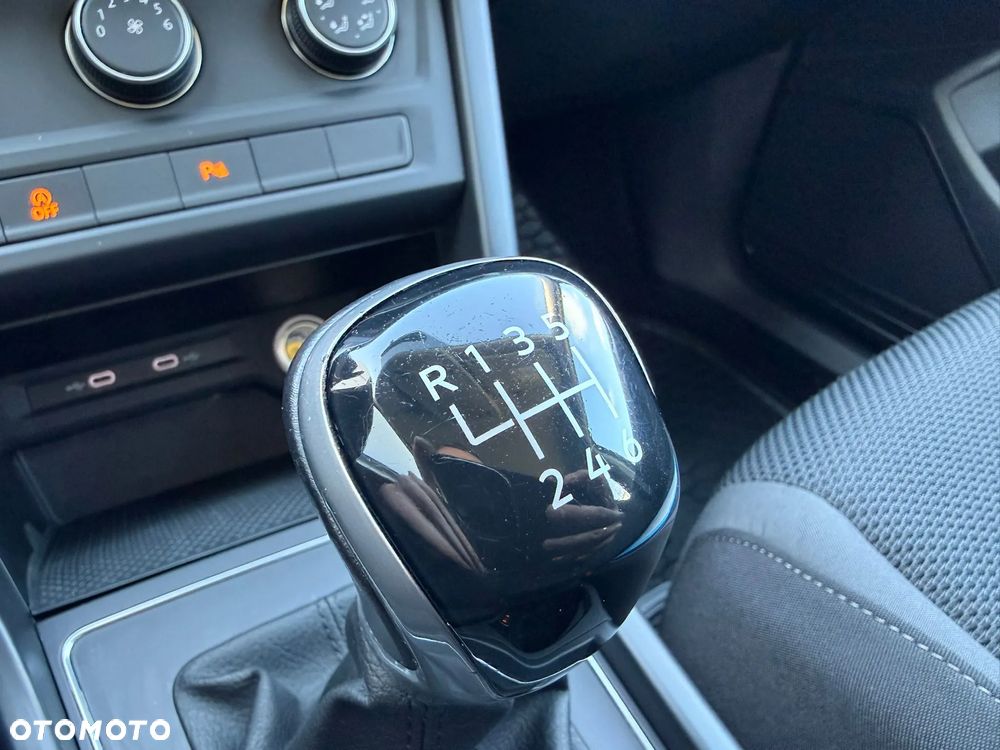 Volkswagen Touran 1.5 TSI EVO Trendline - 25