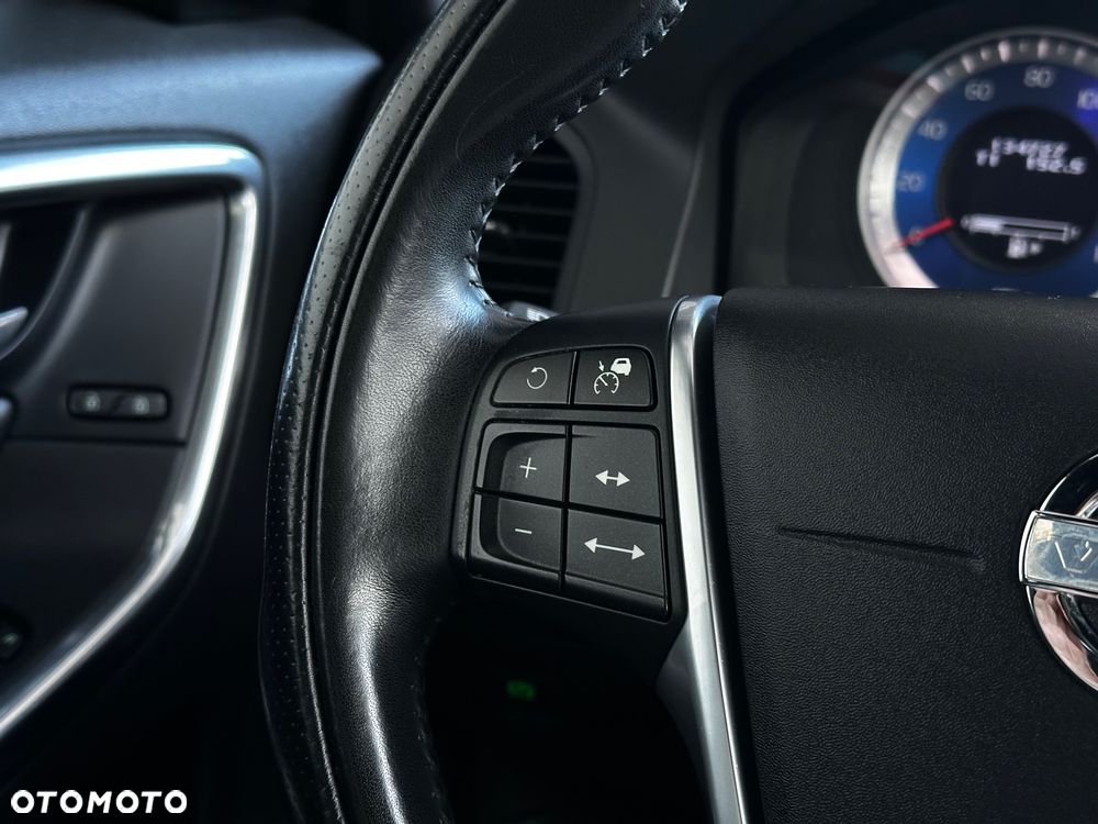 Volvo XC 60 T6 AWD R-Design - 32