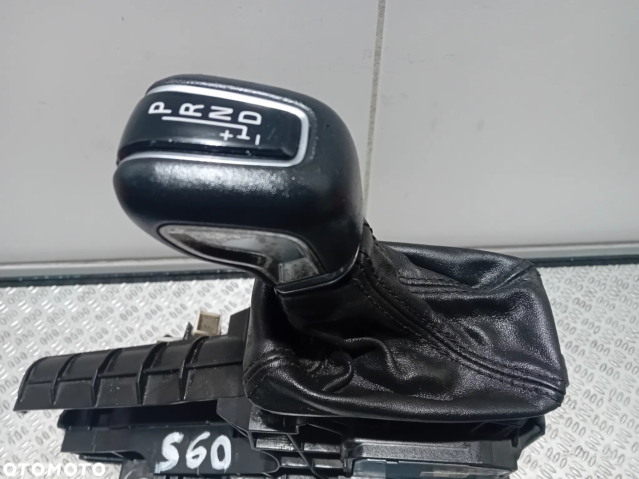 lewarek zmiany biegów gałka mieszek Volvo S60 III 2020 automat 32240584 - 2