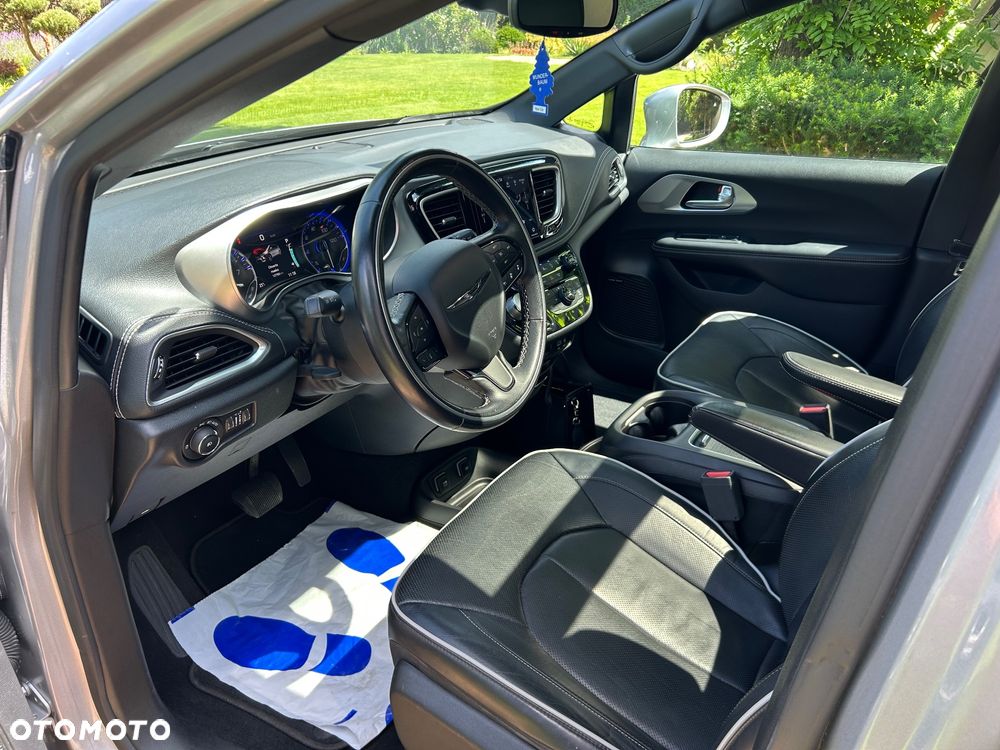 Chrysler Pacifica - 12