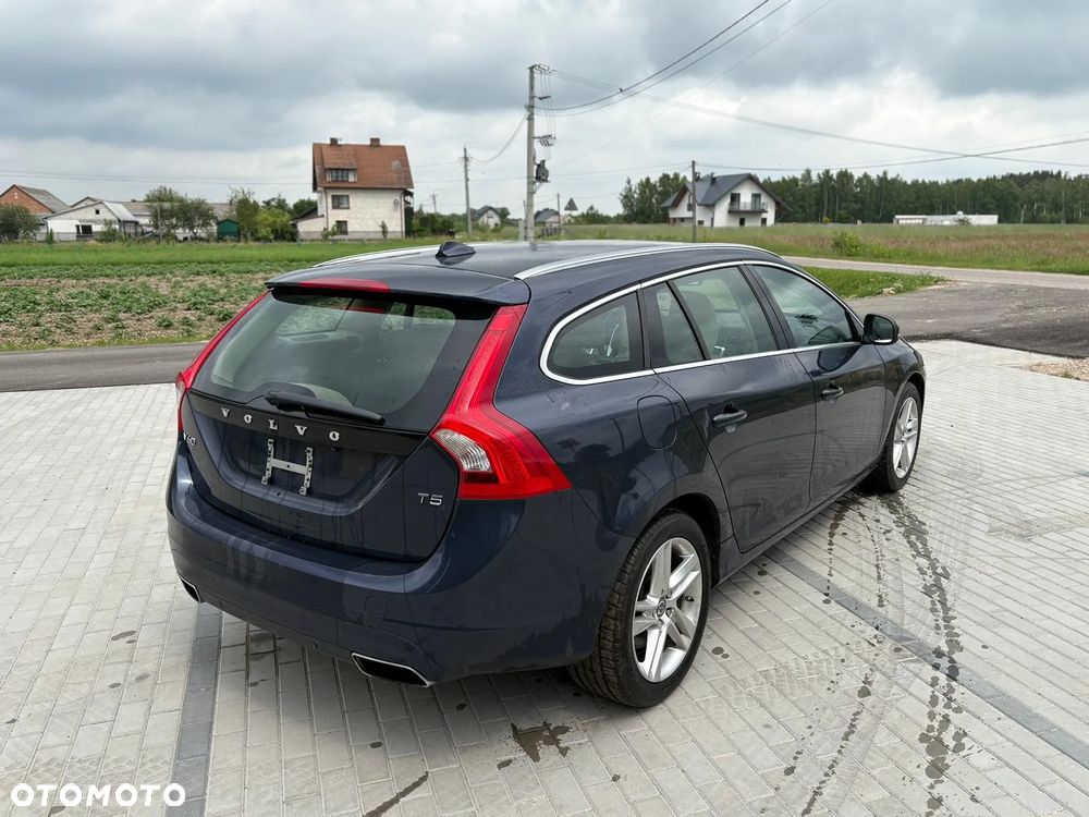 Volvo V60 T5 Geartronic Momentum - 5