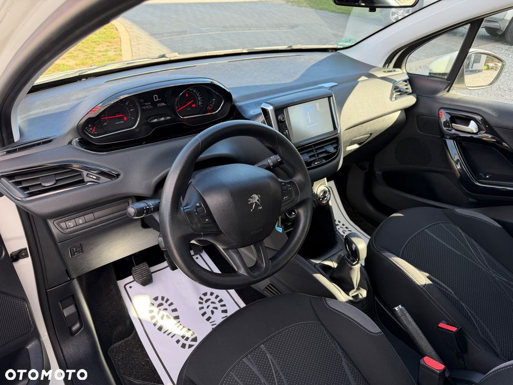 Peugeot 208 - 18