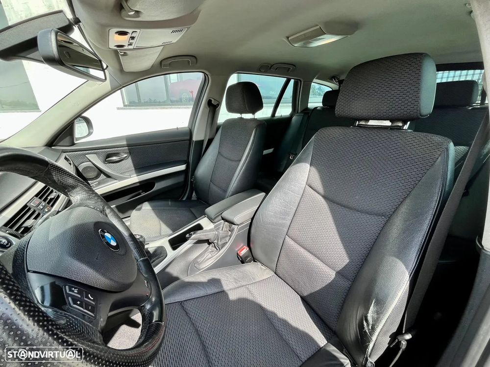 BMW 318 d Touring - 12
