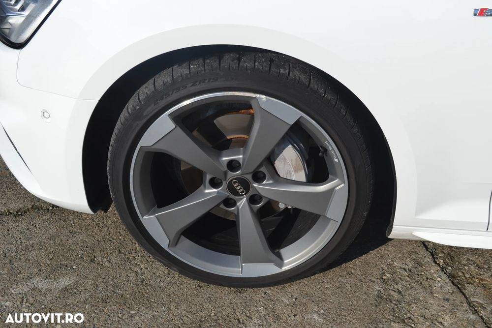 Audi A4 Avant 2.0 40 TDI quattro S tronic S Line - 35