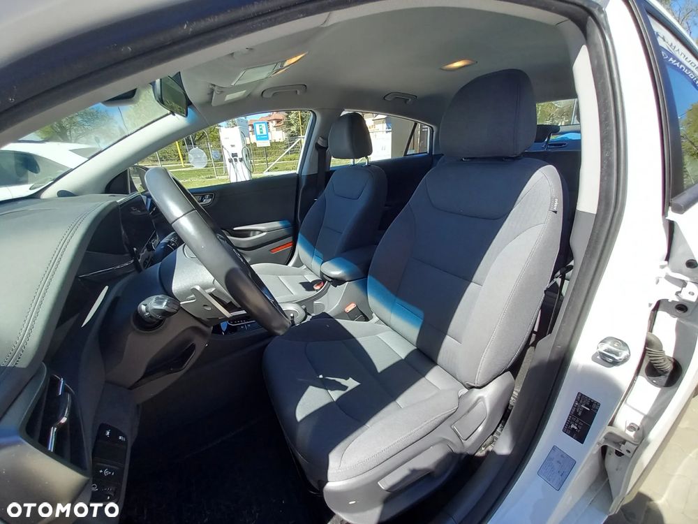 Hyundai IONIQ Hybrid Business - 13