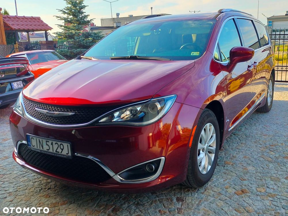 Chrysler Pacifica - 1