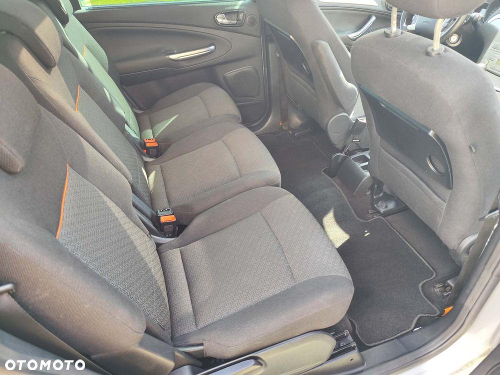 Ford Galaxy - 15