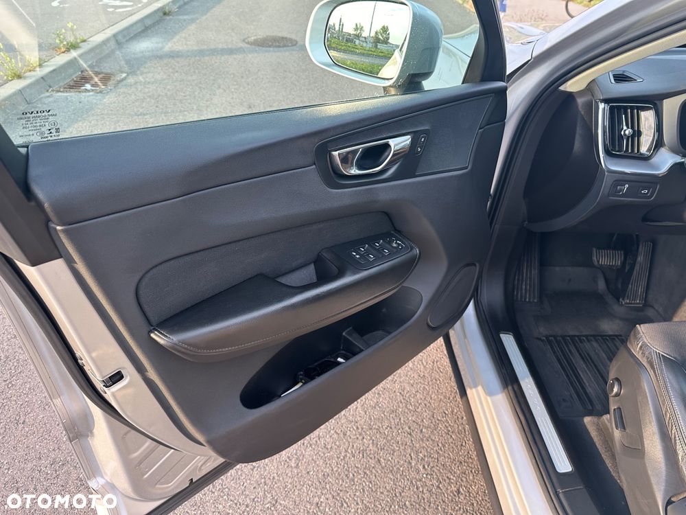 Volvo XC 60 D4 AWD Momentum - 6
