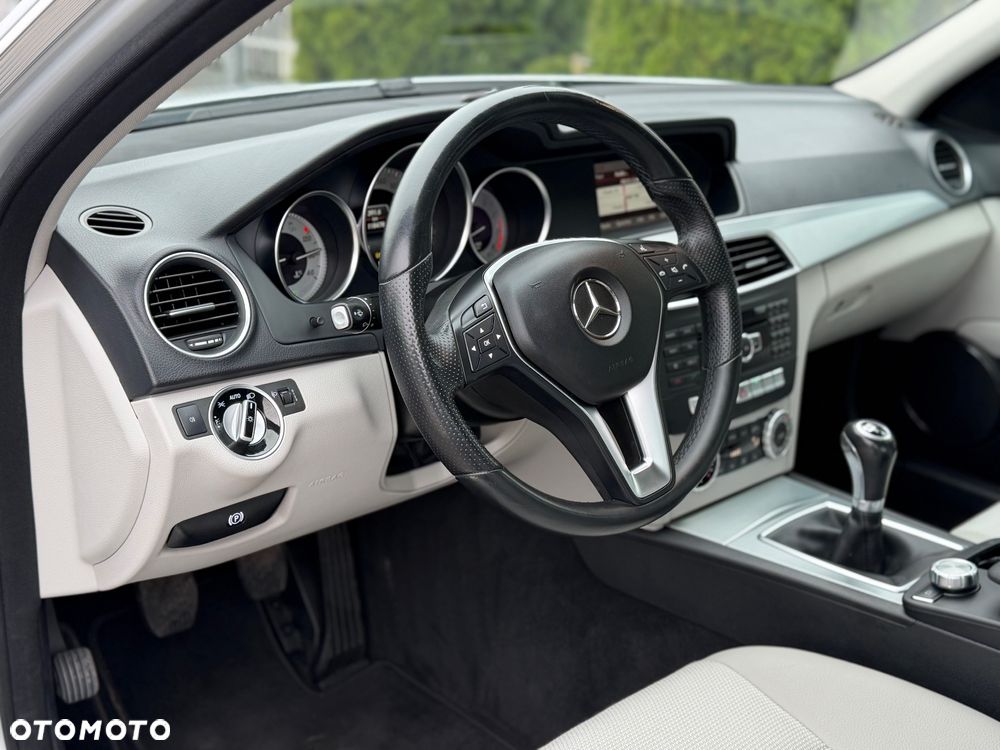 Mercedes-Benz Klasa C 200 T Avantgarde Edition - 17