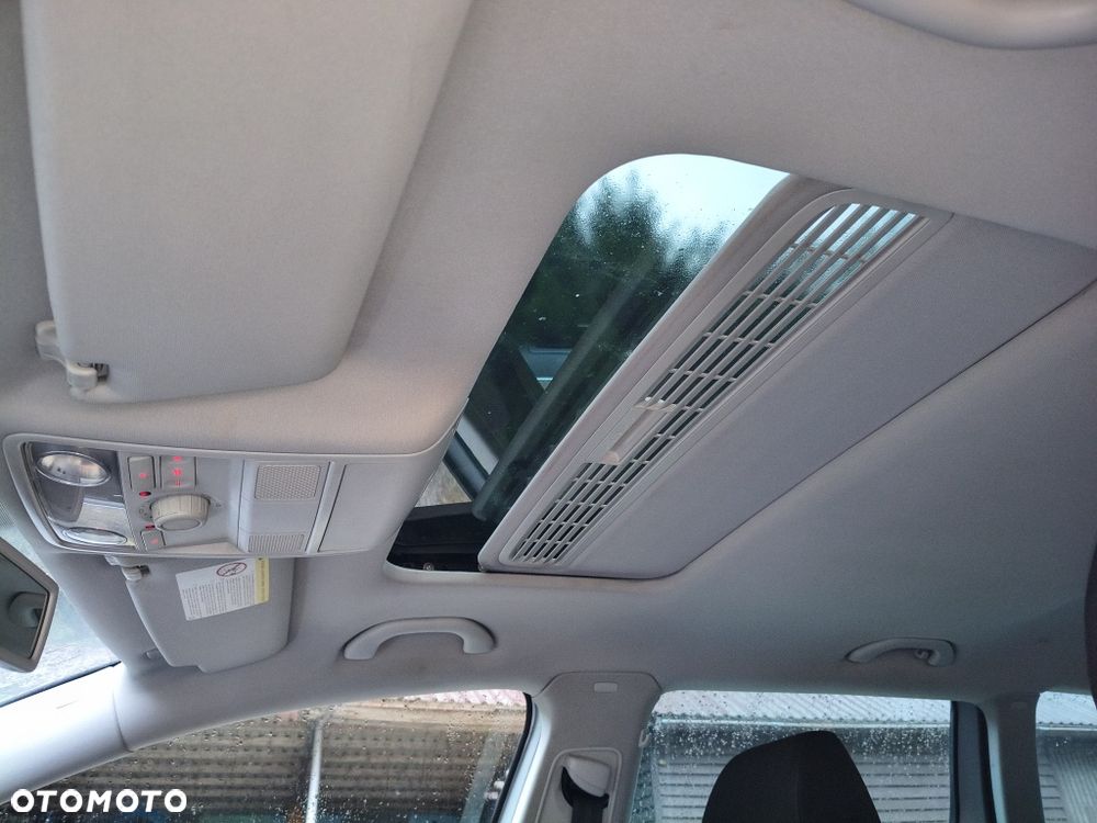 Volkswagen Passat - 4