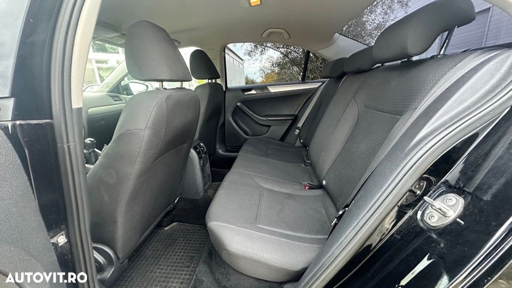 Volkswagen Jetta 2.0 TDI Comfortline - 13