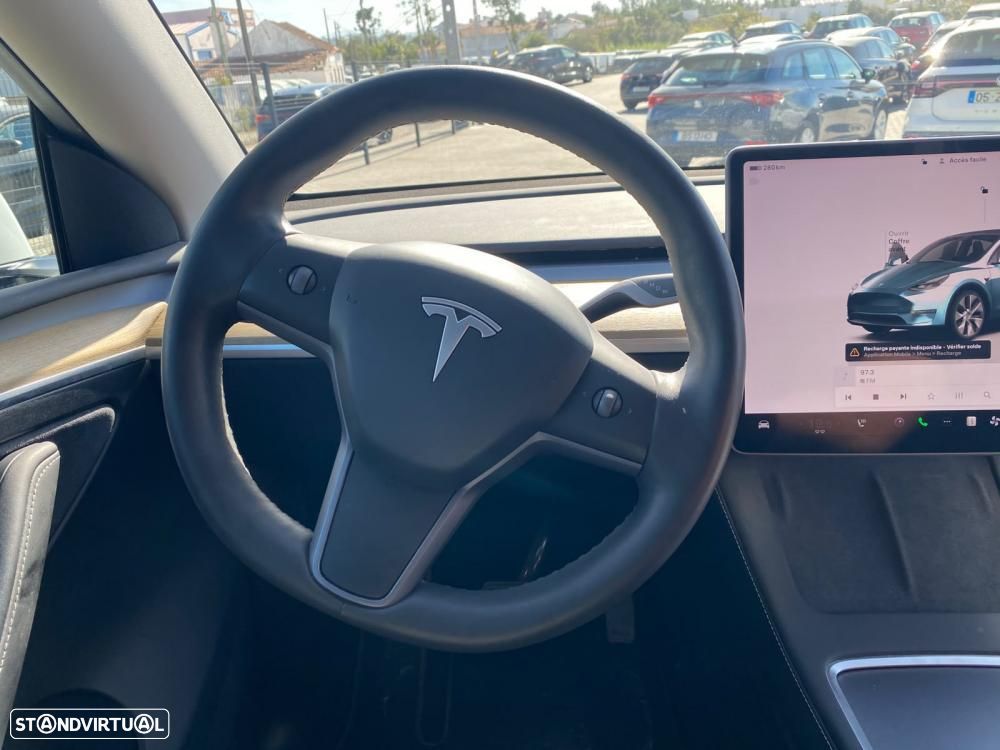 Tesla Model Y Standard RWD - 5