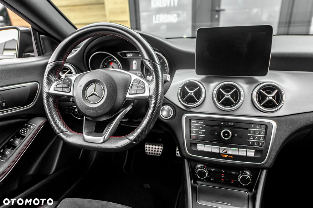 Mercedes-Benz CLA 250 4Matic 7G-DCT AMG Line - 24