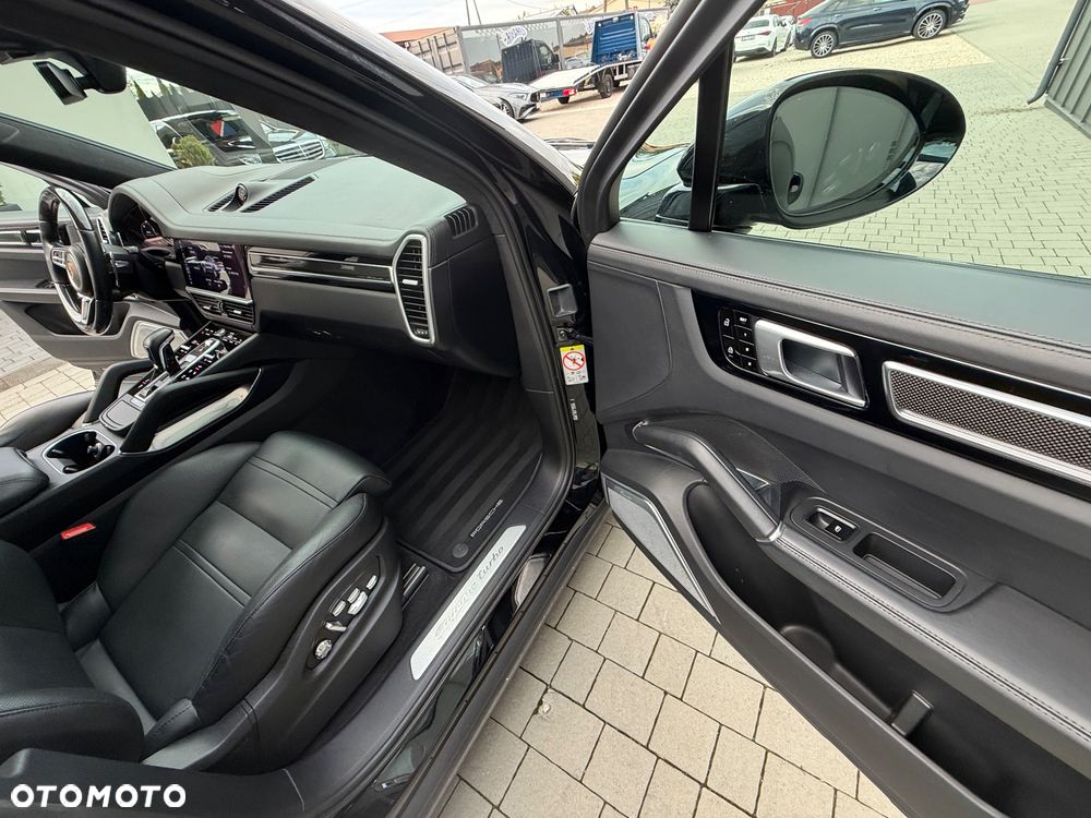 Porsche Cayenne Turbo - 38