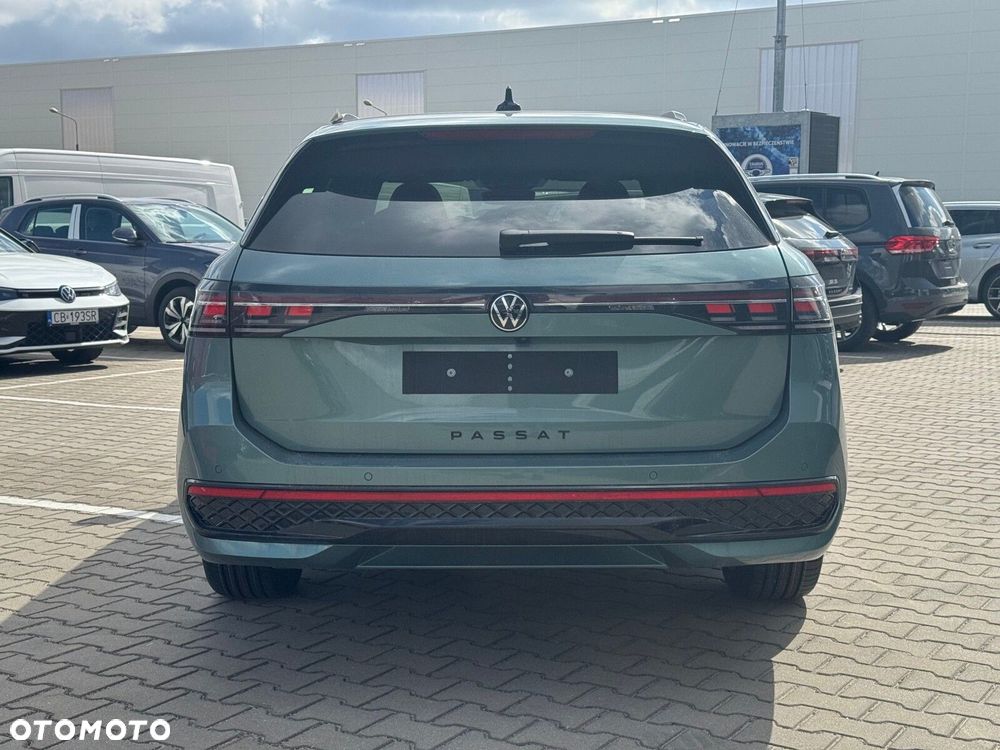 Volkswagen Passat Variant 2.0 TSI 4Mot R-Line Plus DSG - 11