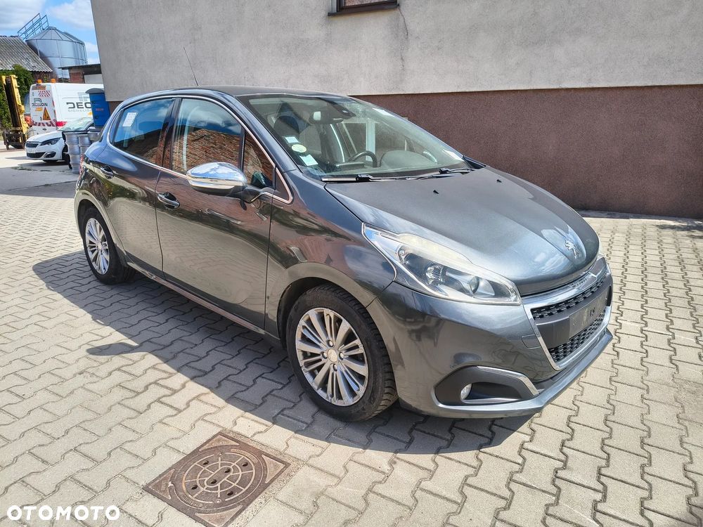 Peugeot 208 - 4