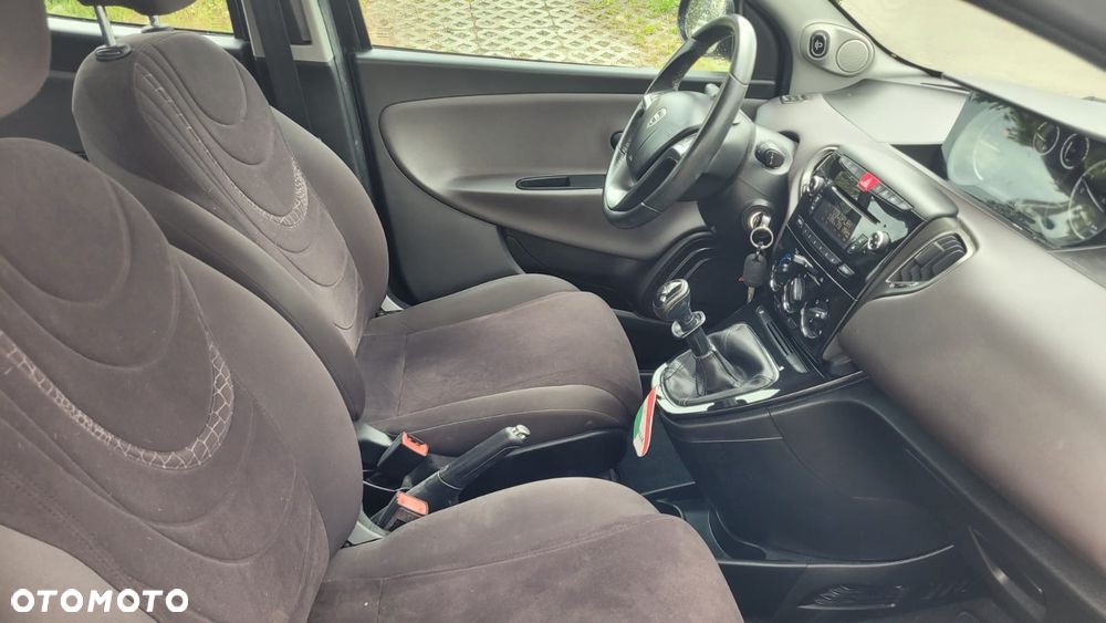 Lancia Ypsilon Y 1.2 8v Silver - 13