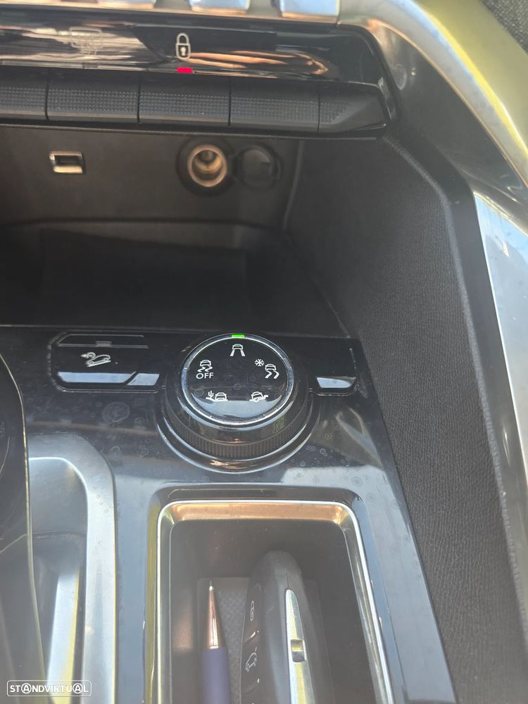 Peugeot 3008 PureTech 130 Stop & Start GPF EAT8 Crossway - 17