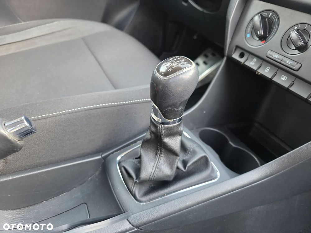 Skoda RAPID 1.2 TSI Ambition - 4