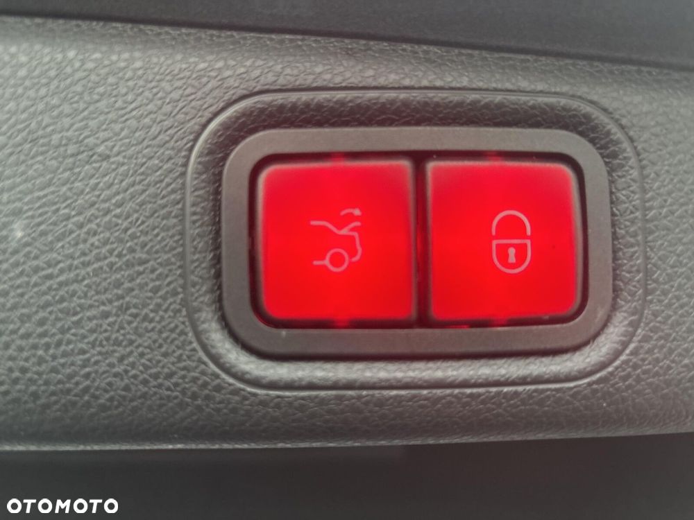 Mercedes-Benz Klasa E - 26