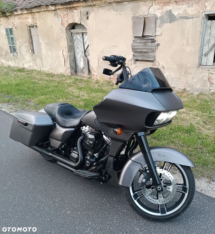 Harley-Davidson Touring Road Glide - 2