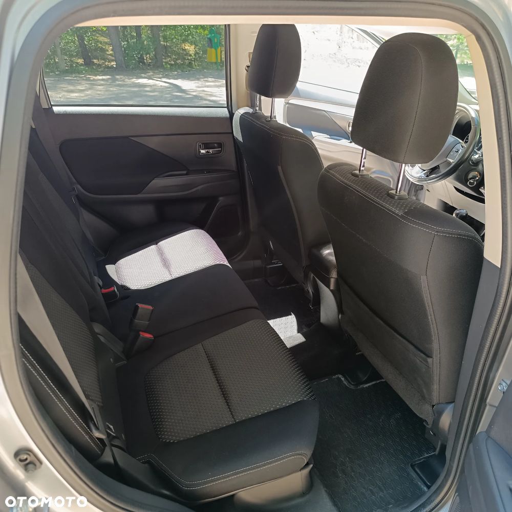 Mitsubishi Outlander - 11