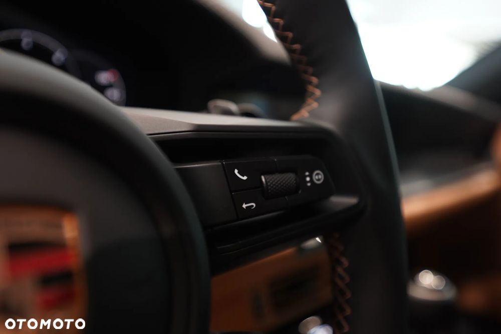 Porsche 911 GT3 Touring PDK - 16