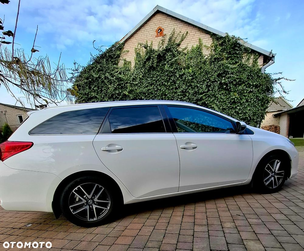 Toyota Auris 1.6 Premium - 3