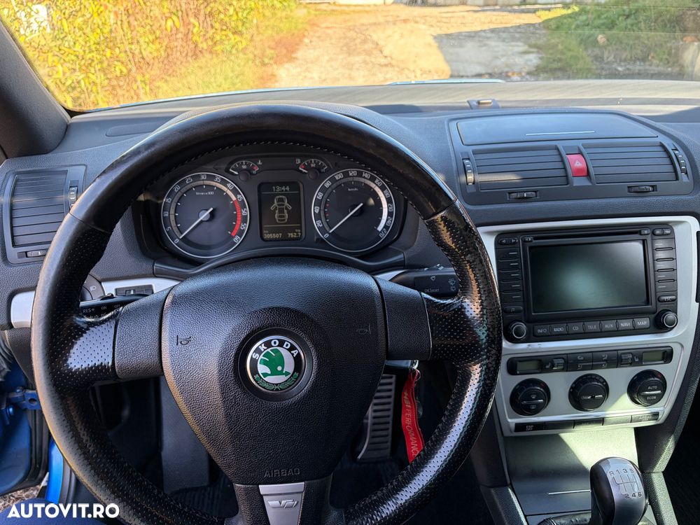 Skoda Octavia 2.0 TDI RS - 6