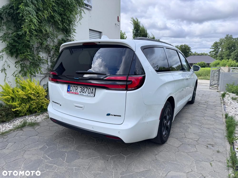 Chrysler Pacifica - 4