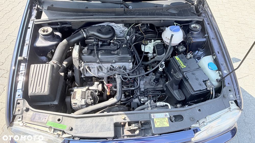 Volkswagen Golf Cabrio 1.8 - 25