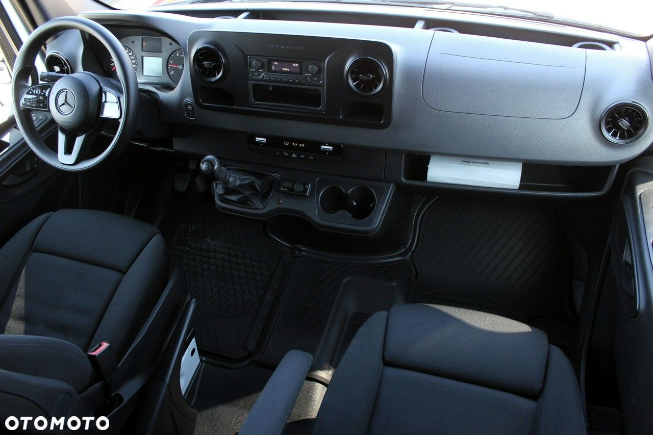 Mercedes-Benz Sprinter - 11